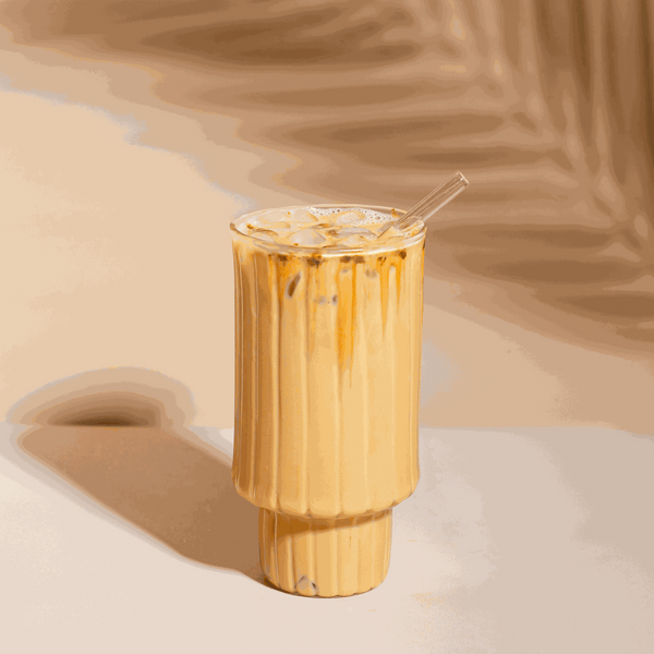كأس زجاجي مضلع
